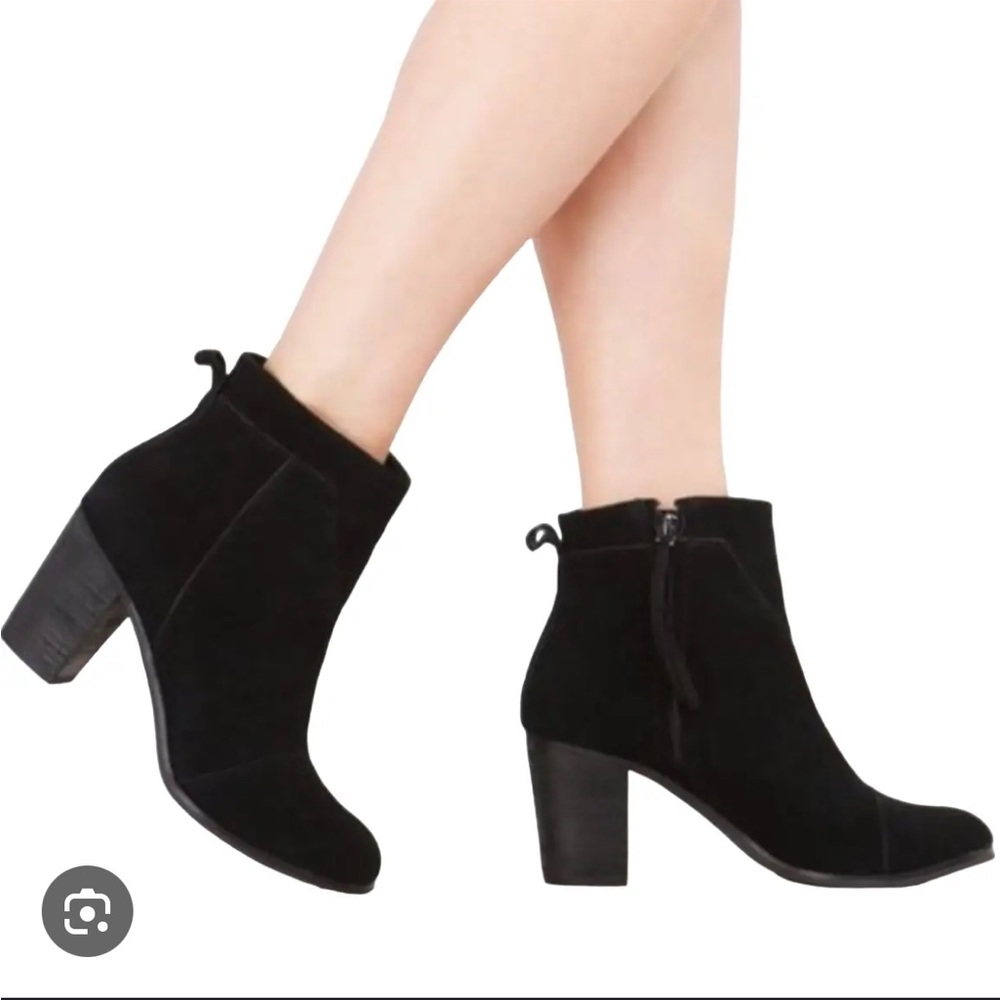 Toms lunata black suede bootie